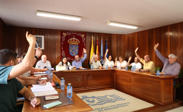 Vía libre al presupuesto de Malpica con los únicos votos a favor del gobierno municipal