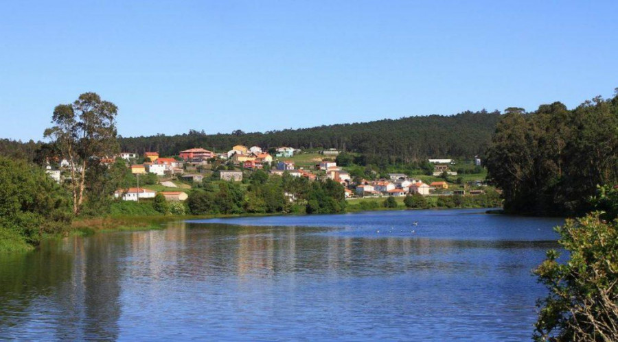 Una mujer muere en la playa de Lires, en Cee