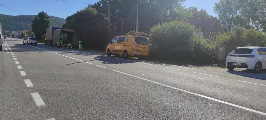 Prohibidos los adelantamientos y limitada la velocidad a 50 en la recta da Anchoa de Fisterra