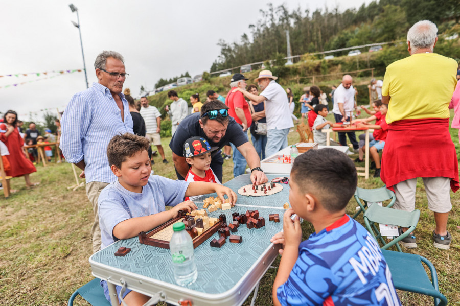 Éxito del Melga en el festival de juegos populares organizado en la fiesta medieval de Riobó