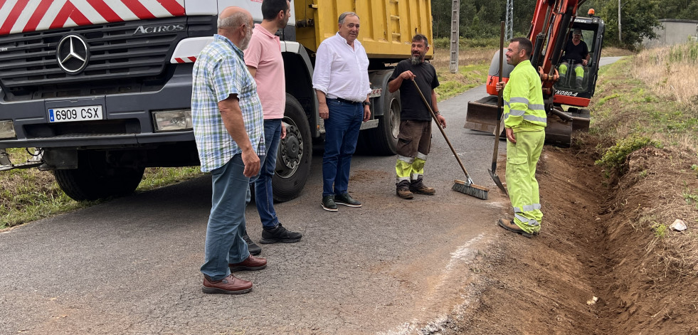 A Laracha dota de saneamiento a los núcleos do Igrexario y Reirís, en la parroquia de Erbodeo