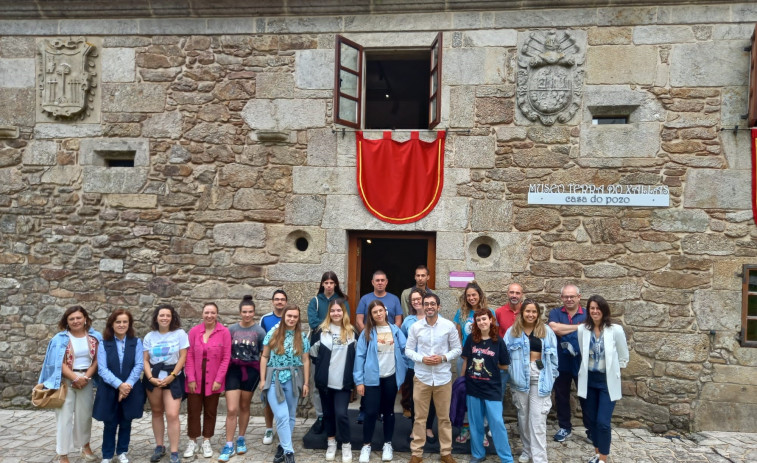 El nuevo campo de voluntariado de la Xunta en Santa Comba colabora en el cuidado de la ruta de la Braña da Serra