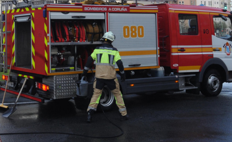 Registrado un incendio en una vivienda de la calle Mahón de Carballo