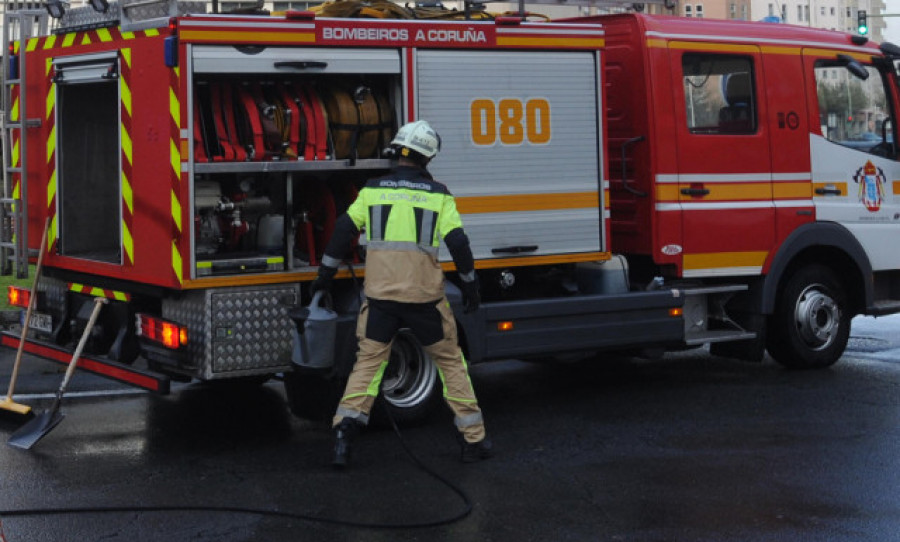 Registrado un incendio en una vivienda de la calle Mahón de Carballo