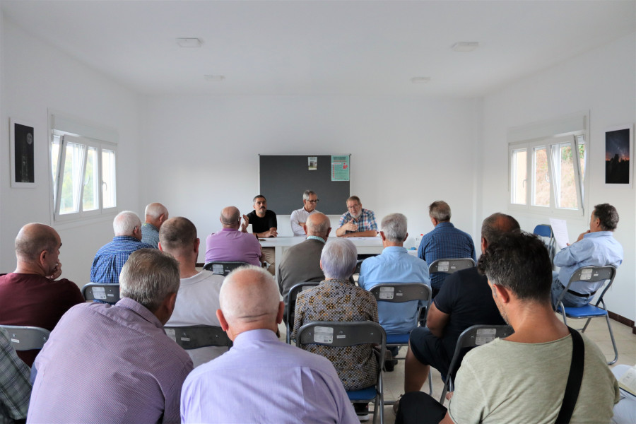 Una veintena de personas asisten a la reunión del Consello Parroquial de Aldemunde