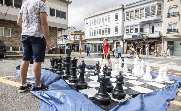 Juegos en la calle en el Día sin Coches en Carballo