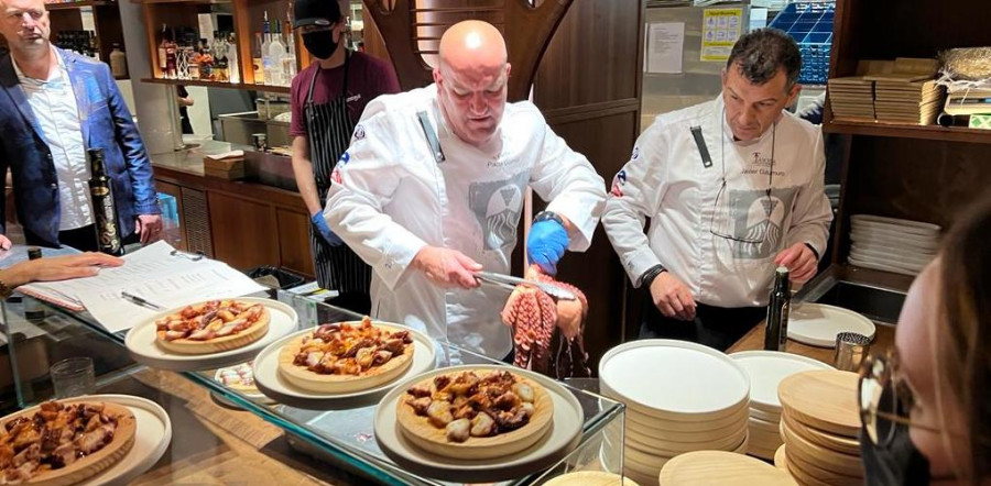 La gastronomía gallega aterriza en USA de la mano de Paco Gómez y Anxo Trives, de la asociación Amigos da Cociña Galega con el apoyo de la Diputación de Ourense