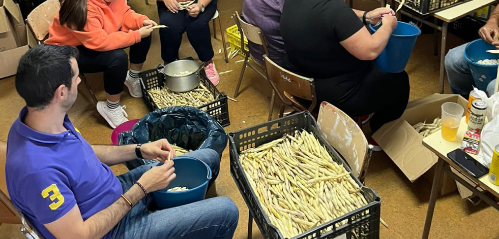 Preparando la Festa da Fabada de Paiosaco, que el 1 de octubre cumple 18 años