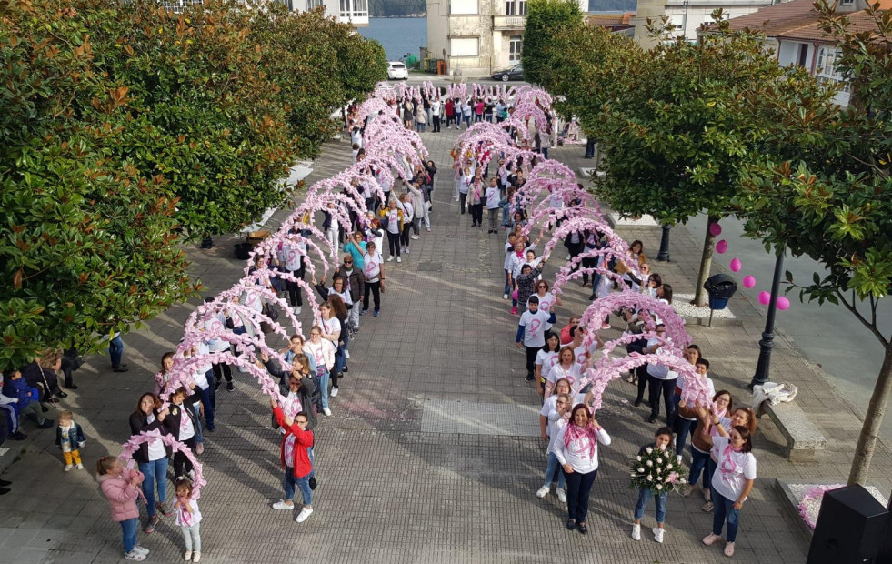 Vuelve la Danza Rosa de Camariñas con motivo del día contra el cáncer de mama