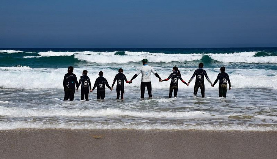 Unos 1.400 alumnos participaron este año en el proyecto "Aprende a través do surfing"