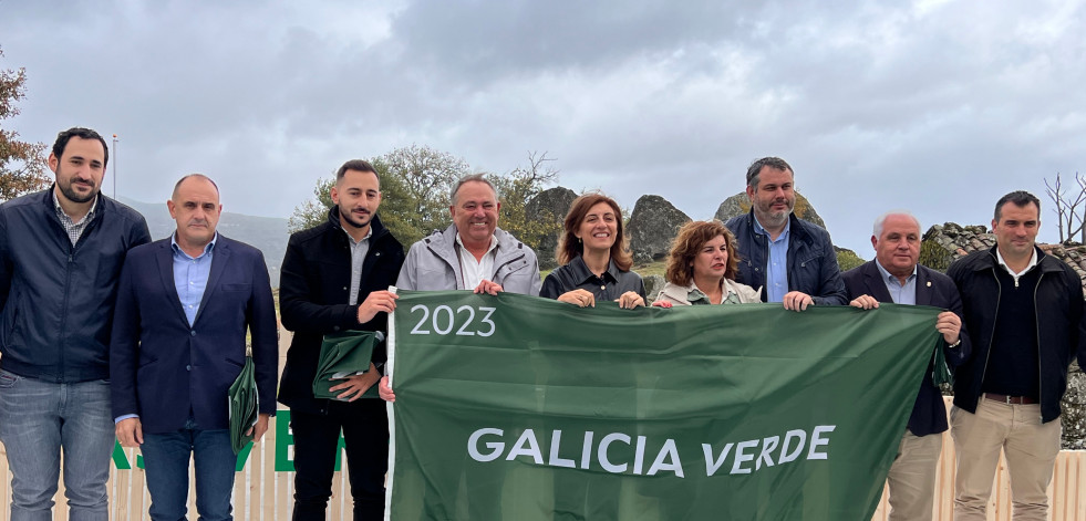 A Laracha recibe por segundo año consecutivo el distintivo  de  Bandeira Verde de Galicia