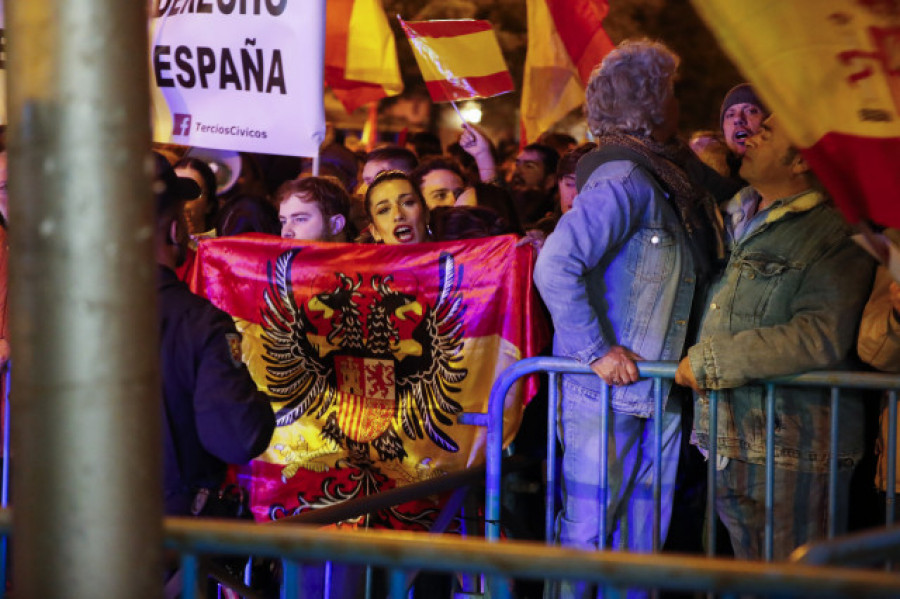 El atestado policial de Ferraz: cargas contra 200 ultras que lanzaban botellas