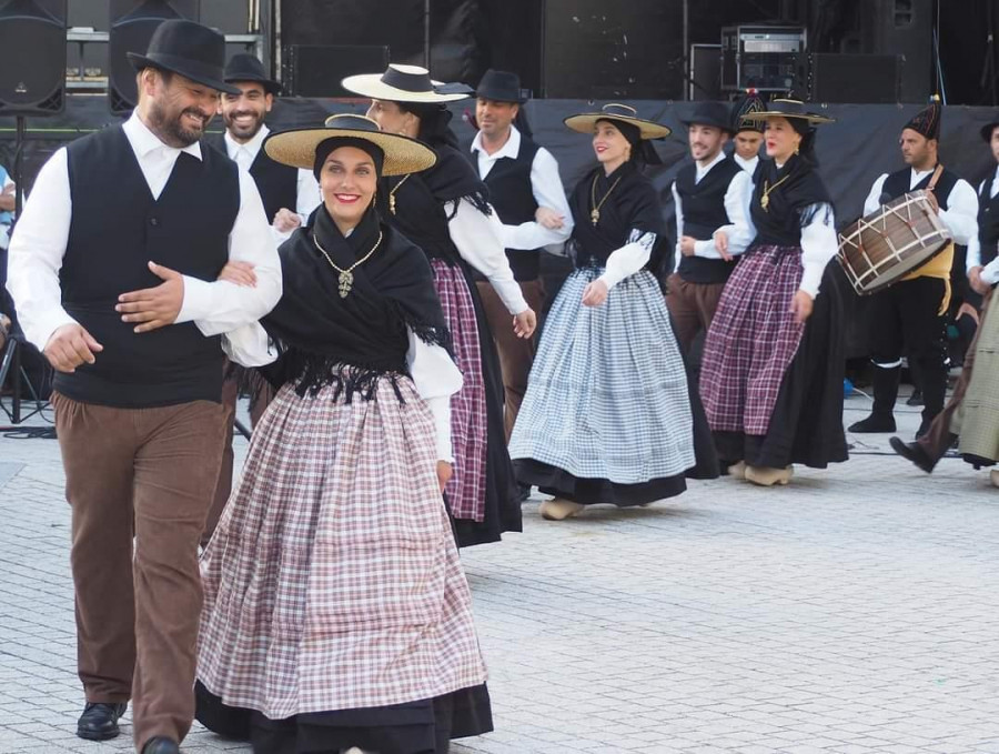 Magosto y Foliada en Muxía con 17 grupos de música de tradicional