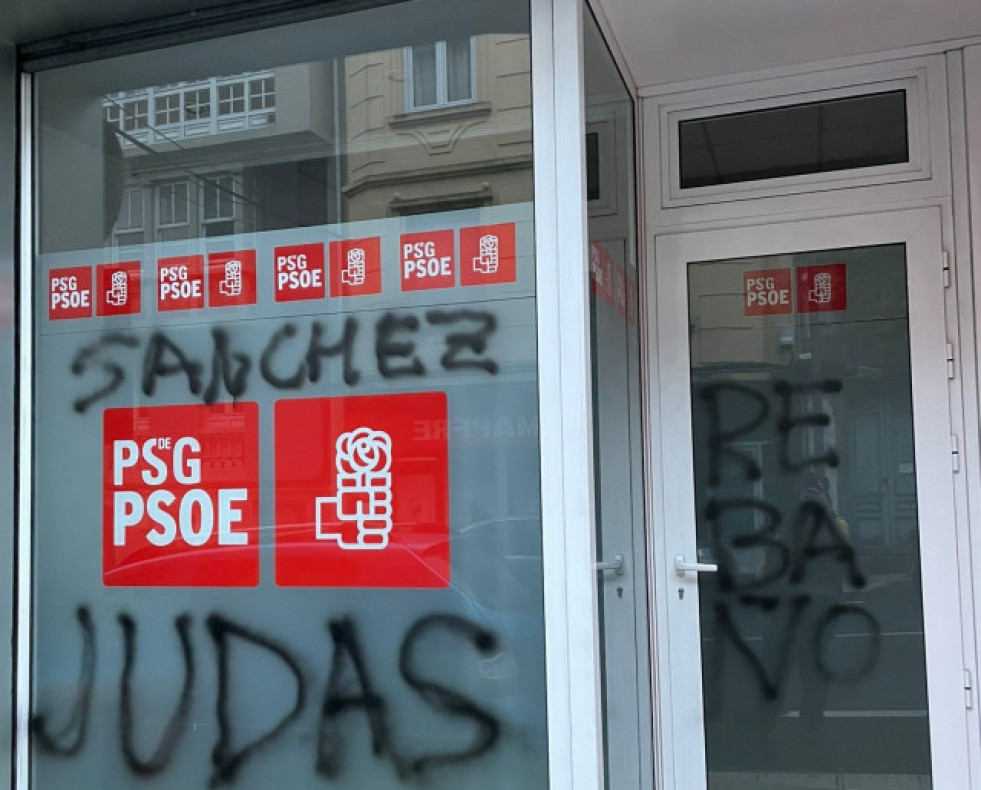 EuropaPress 5567276 aparecen pintadas sede socialista vimianzo coruna acto inadmisible psoe condena