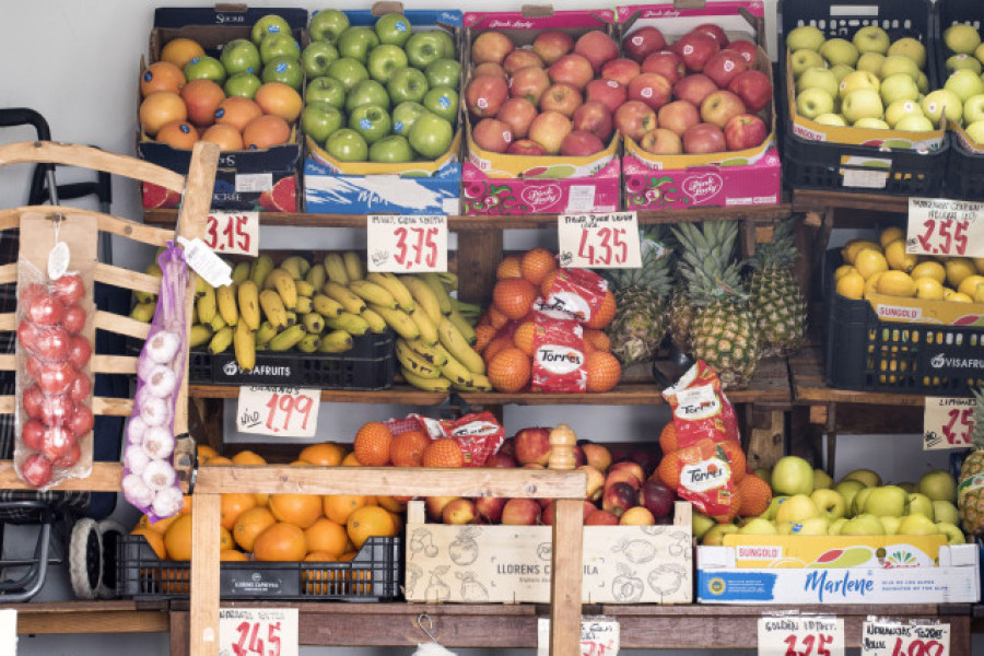 Decomisan 42 kilos de frutas y verduras a un artista español en la República Dominicana