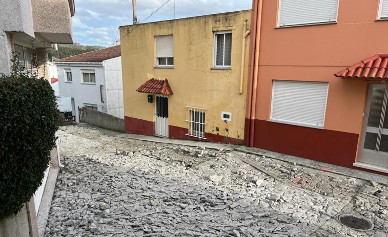 En marcha la mejora de redes y renovación del pavimento en la calle Santander de Corme-Porto