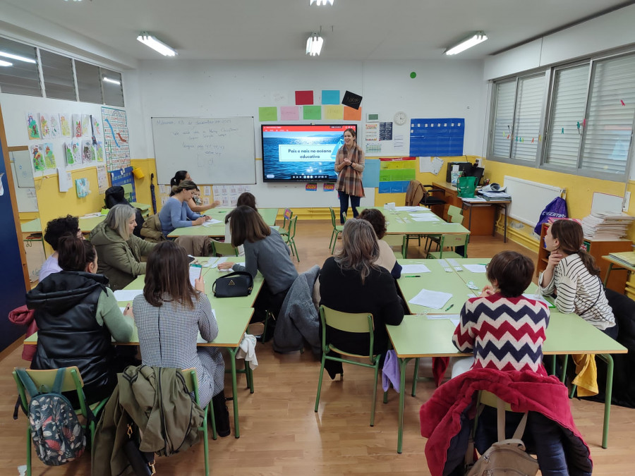 Vieiro inicia las escuelas de familia en los colegios de Buño y Ponteceso