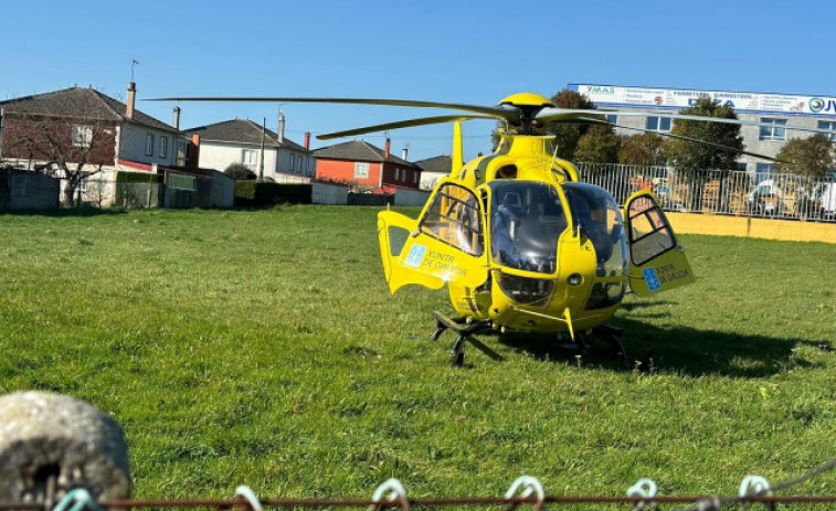 Herido grave un operario que se seccionó los dedos de un pie en una fábrica de hielo en Muxía