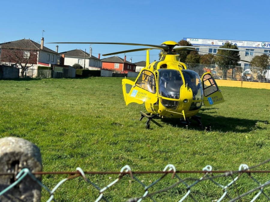 Herido grave un operario que se seccionó los dedos de un pie en una fábrica de hielo en Muxía