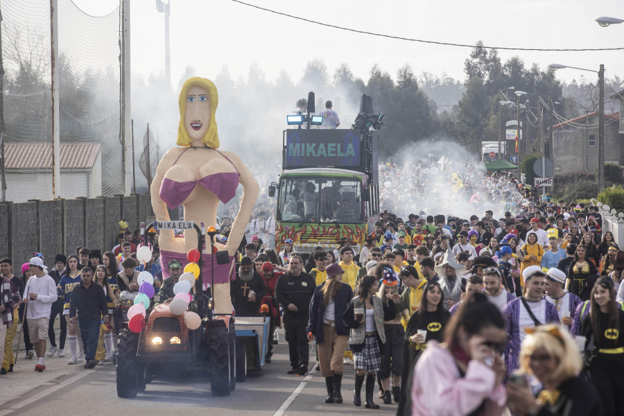 Una marea humana despide a la Mikaela en Buño