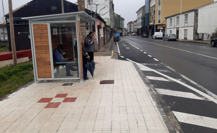 Cambio de ubicación de la marquesina de la parada de autobús en el centro urbano de A Laracha