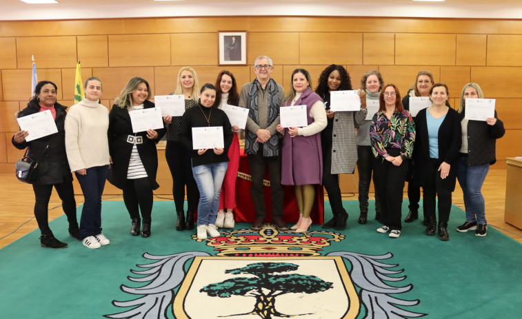 Mujeres carballesas se formaron con Amigos de Galicia para trabajar en supermercados