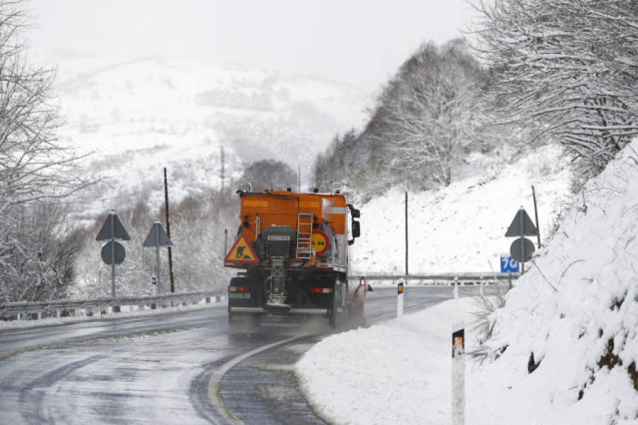 La borrasca Mónica cubre de agua y nieve la mayor parte de España