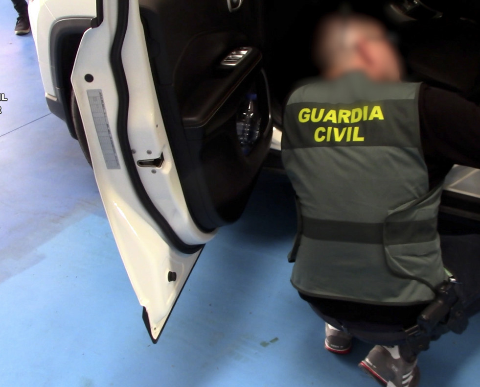 MADRID, 02/04/2024.- La Guardia Civil ha desarticulado un grupo delictivo dedicado a la importación de vehículos con documentación falsa que luego vendían en España en una operación en la que ha