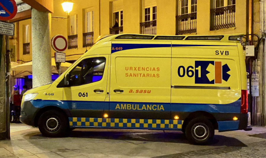 Dos heridos al chocar una autocaravana y una grúa en Carballo