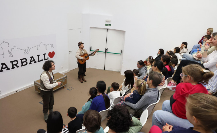 Humor y magia para despedir la Semana do Libro en Carballo