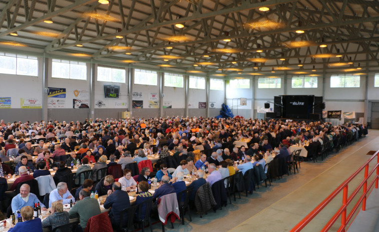 Más de 800 personas disfrutaron de la fiesta de los mayores de Mazaricos