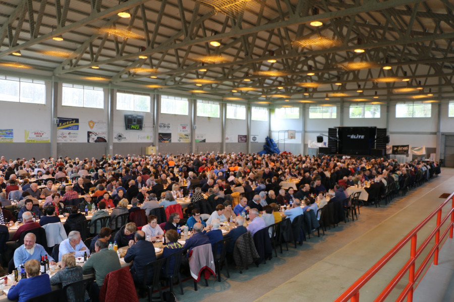 Más de 800 personas disfrutaron de la fiesta de los mayores de Mazaricos