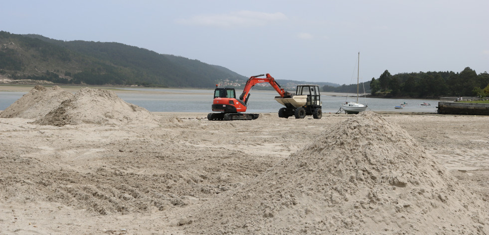 Cabana pone en marcha la contratación de cinco peones de limpieza de playas para el verano