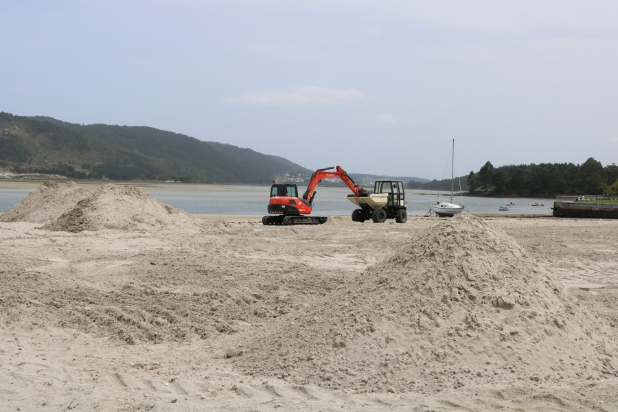 Cabana pone en marcha la contratación de cinco peones de limpieza de playas para el verano