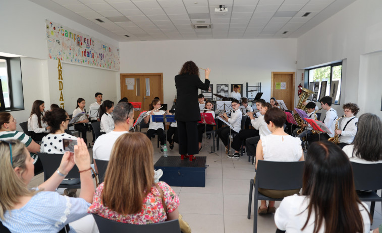 El Conservatorio lleva a Ardaña la música de la Banda Infantil