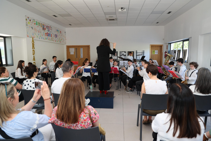 El Conservatorio lleva a Ardaña la música de la Banda Infantil