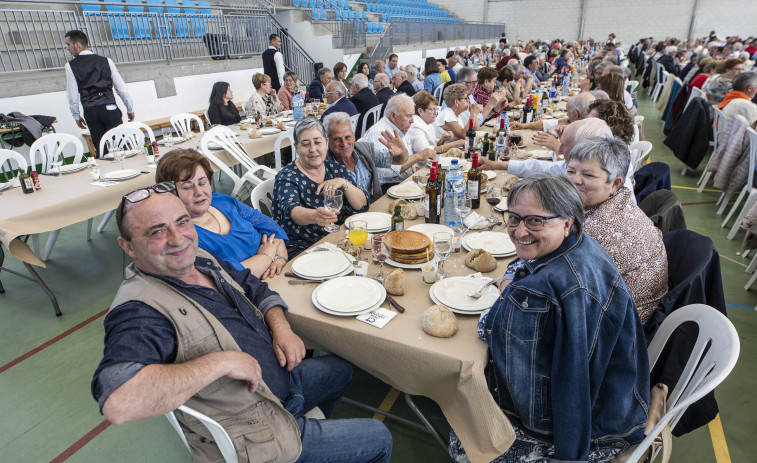 Las Festas dos Maiores de Cabana y A Laracha reúnen a más de 1.200 personas