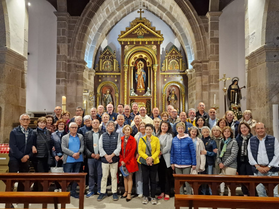 Visita a Cee de un grupo de peregrinos veteranos del Ejército y la Guardia Civil de Valladolid