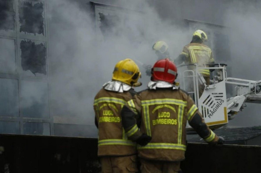 Arde un pajar en Santa Comba sin ocasionar daños personales