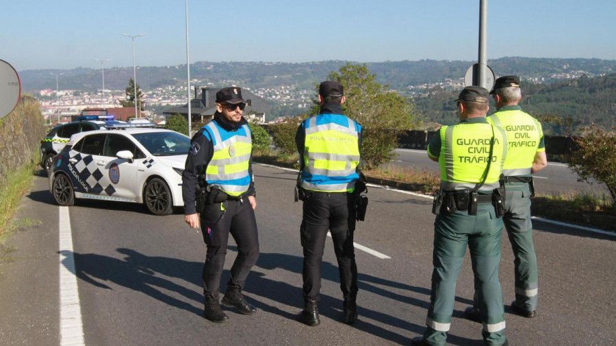 Un guardia civil fuera de servicio intercepta en Carballo a un conductor ebrio que hacía eses