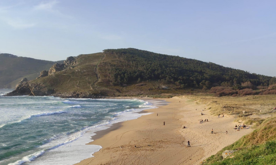 Recibe el alta el joven peregrino que fue rescatado en la playa Mar de Fóra, en Fisterra