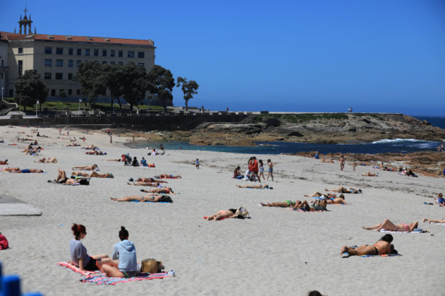 Ambiente de verano en un fin de semana con temperaturas más propias de junio