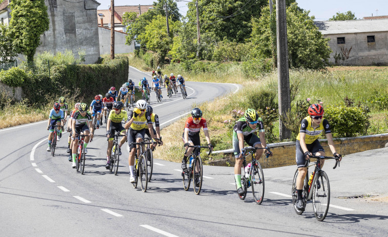 El Trofeo de Carballo reúne  al  futuro del ciclismo gallego