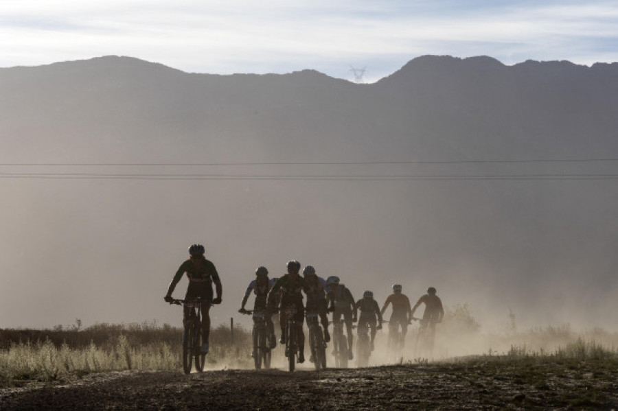 Tres ciclistas heridos en Calvos de Randín tras chocar contra un corzo