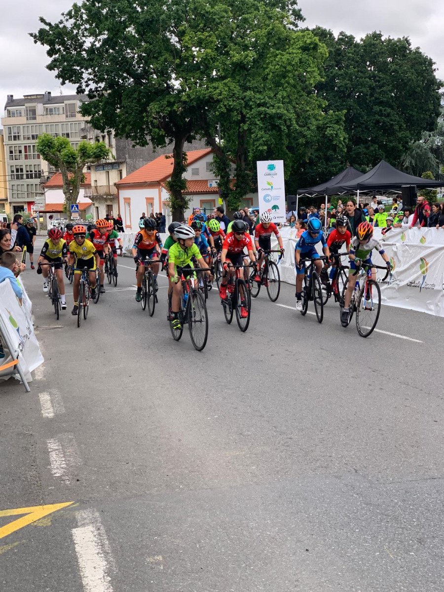 La base del ciclismo gallego brilla en Carballo