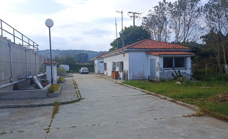 El Ayuntamiento de  Malpica introduce mejoras en la planta potabilizadora de Ponte Berrón