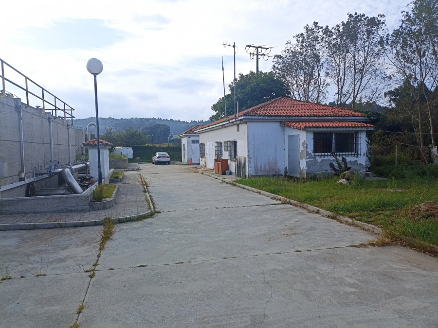 El Ayuntamiento de  Malpica introduce mejoras en la planta potabilizadora de Ponte Berrón