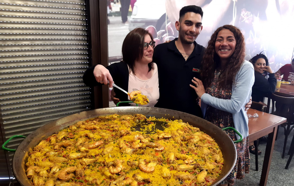 Exitosa paella en la cervecería Suiza de Paiosaco