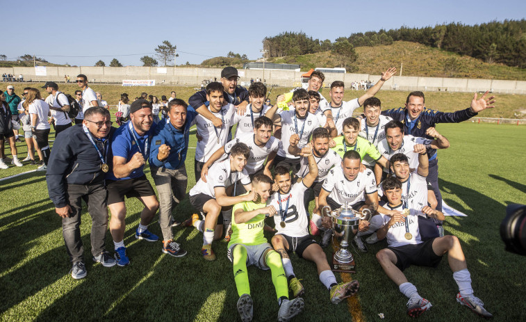 El Dumbría, campeón en los penaltis de una igualada final de la Copa da Costa