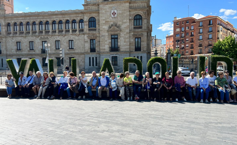 Vecinos de Cabana visitan Castilla y León